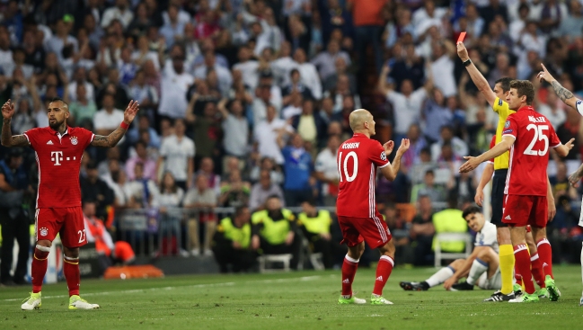 Arturo Vidal se perderá el inicio de la Liga de Campeones por suspensión