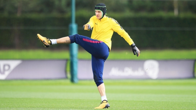Ederson se reintegró a las prácticas del City con un casco
