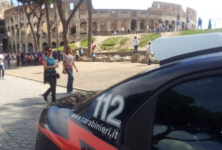 Dos chilenos fueron detenidos en Roma por robar trozos del Coliseo