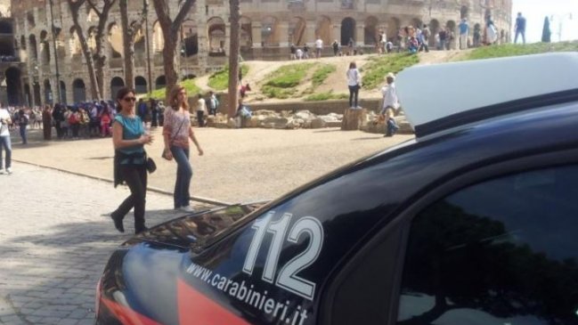 Dos chilenos fueron detenidos en Roma por robar trozos del Coliseo