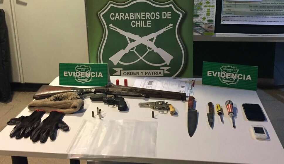 Carabineros detuvo a cinco personas por porte ilegal de armas en Melipilla