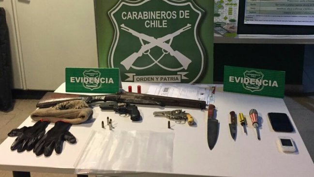 Carabineros detuvo a cinco personas por porte ilegal de armas en Melipilla