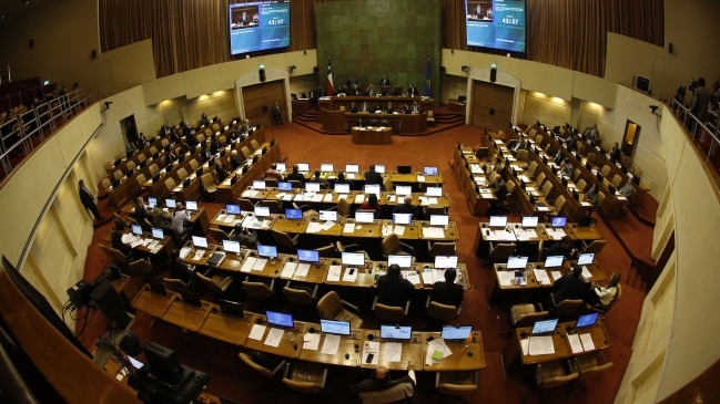 Proyecto de desmunicipalización sufre traspié y pasa a comisión mixta