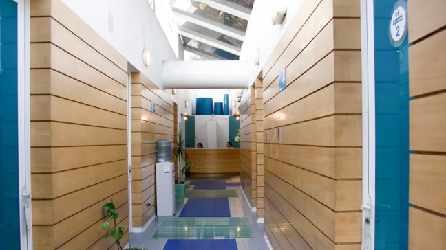 Reconocido spa de Vitacura enfrenta demanda por Ley Zamudio