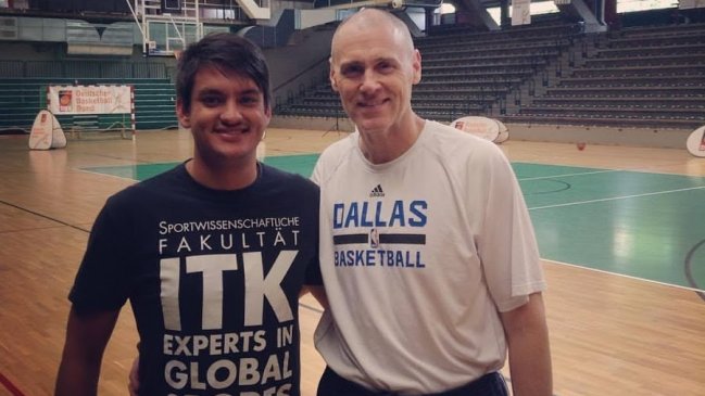 Chileno destaca en Alemania como entrenador de baloncesto
