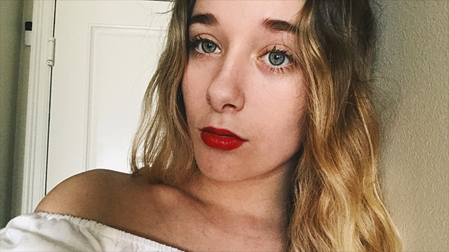 Hija de Farkas expuso supuesto pololeo de Claudia Schmitd