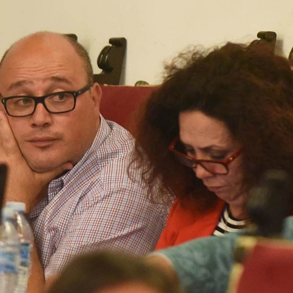 Político español se equivocó de chat de WhatsApp y publicó mensaje sexual de mal gusto