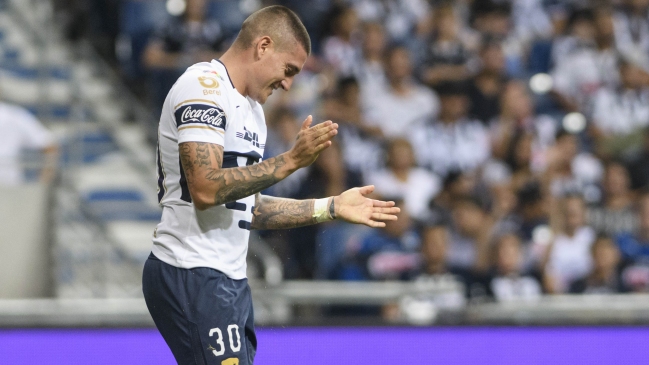 Nicolás Castillo respondió con molestia a un hincha que lo acusó de fingir su lesión