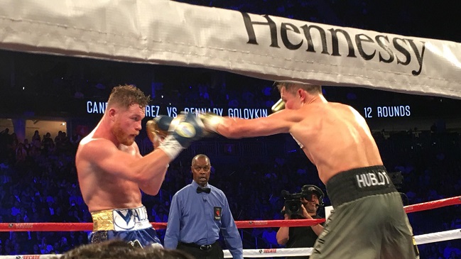 Gennady Golovkin retuvo sus títulos al empatar con el mexicano Saúl 