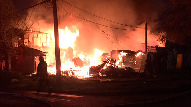 Incendio destruyó siete casas en Quinta Normal