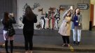 Dos murales de Banksy aparecen en el centro Barbican en Londres