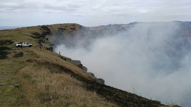 Isla de Pascua: Municipio acusa intencionalidad en incendios forestales