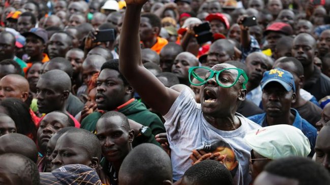 Ataque de abejas hizo huir a manifestantes y policías de protesta en Nairobi