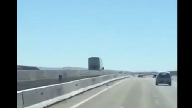 Sorprenden a bus a alta velocidad y contra el tránsito en carretera de Antofagasta