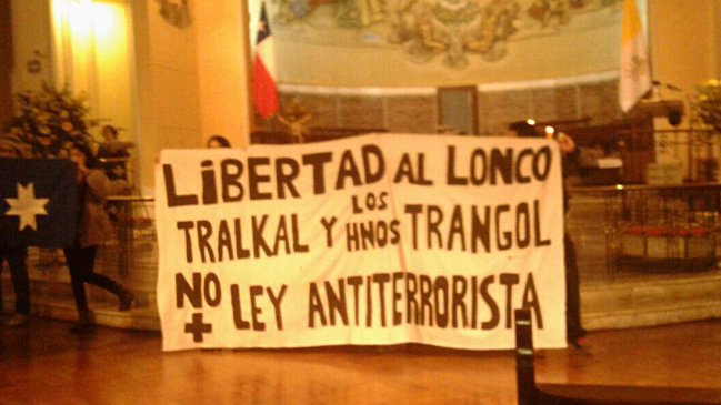 Manifestantes se tomaron Catedral de Concepción en apoyo a comuneros mapuche