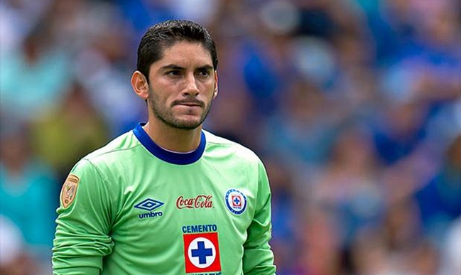 Arquero de Cruz Azul trabajó levantando escombros en Ciudad de México