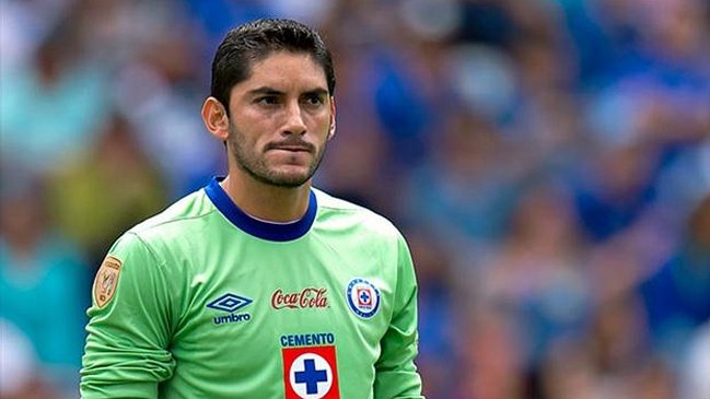 Arquero de Cruz Azul trabajó levantando escombros en Ciudad de México