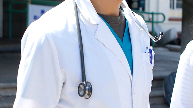 Aplicaron la nueva ley: Ginecólogo acusado de efectuar dos abortos fue sobreseído