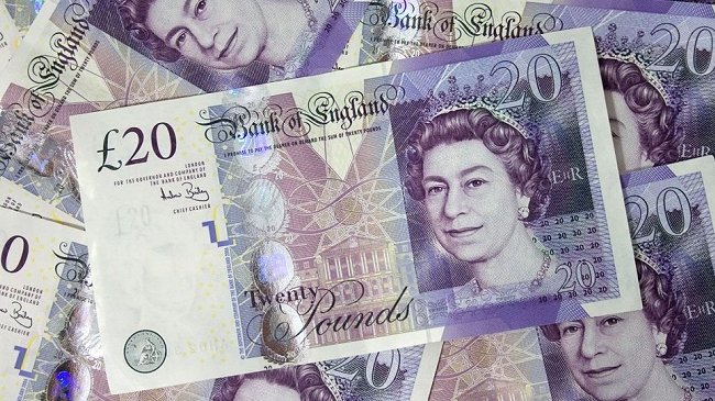 Bancos británicos bloquearán cuentas de inmigrantes ilegales