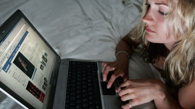Espiar el Facebook o mail de sus parejas será delito en Argentina