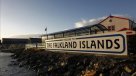 Chilenos residentes en Malvinas celebraron el 18 en casa del gobernador británico