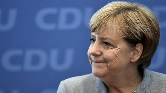  Macron felicitó a Merkel y dijo que seguirán cooperando  