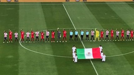El emotivo minuto de silencio en el regreso del fútbol en México