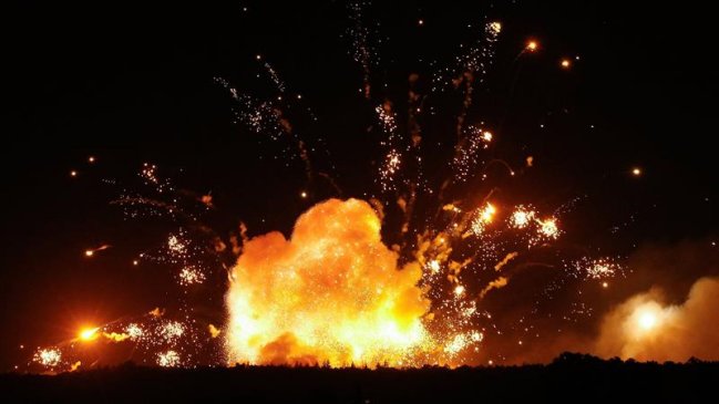 Evacuan a 30 mil personas en Ucrania por incendio en depósito militar