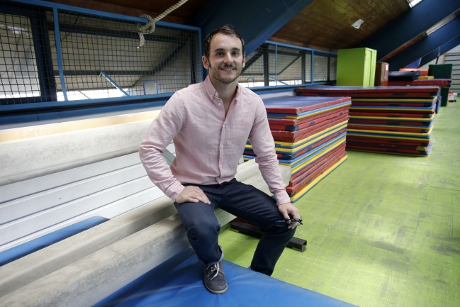 Tomás González divide sus labores como gimnasta y presidente de la Federación