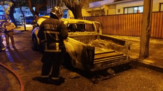 Investigan quema de camioneta en Providencia