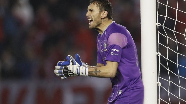 La dura crítica de Chilavert a Raúl Olivares: Le patean y mira pasar la pelota