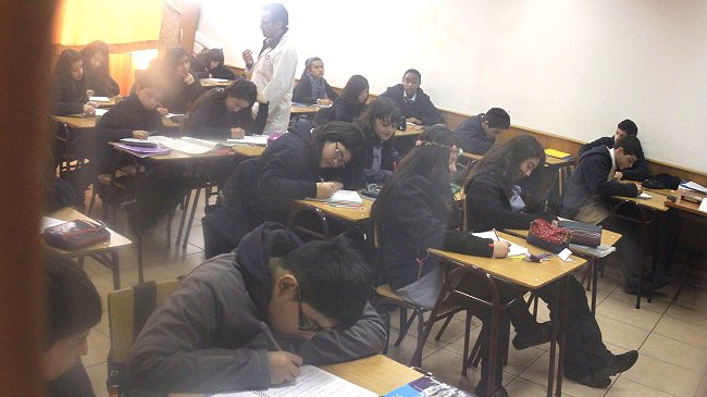 Prueba Simce: Las niñas escriben mejor que los niños