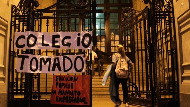 Alumno acusado de abusar de compañera no podrá seguir en el colegio en Argentina