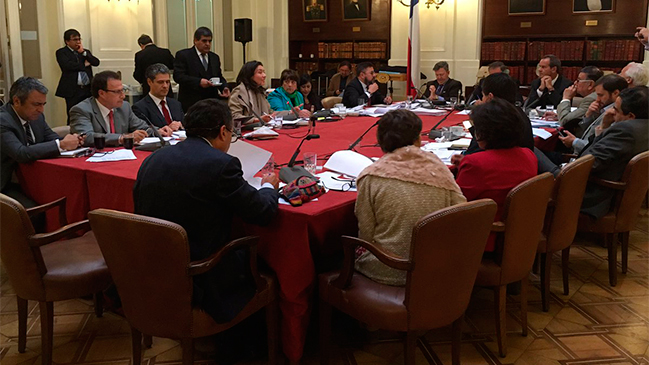 Comisión mixta define este lunes el rumbo del proyecto de desmunicipalización