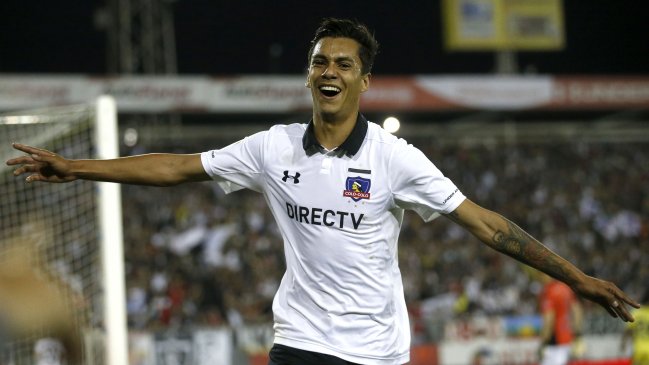 Colo Colo extendió los contratos de Carlos Villanueva y Alvaro Salazar