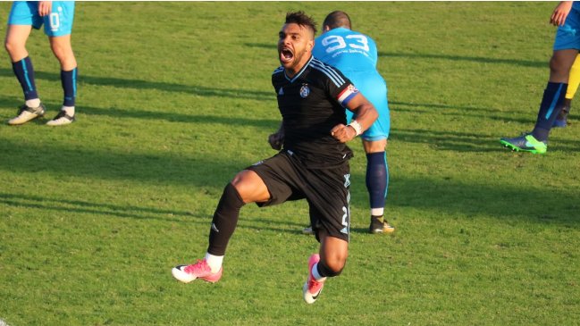 Angelo Henríquez vio acción en la goleada de Dinamo Zagreb