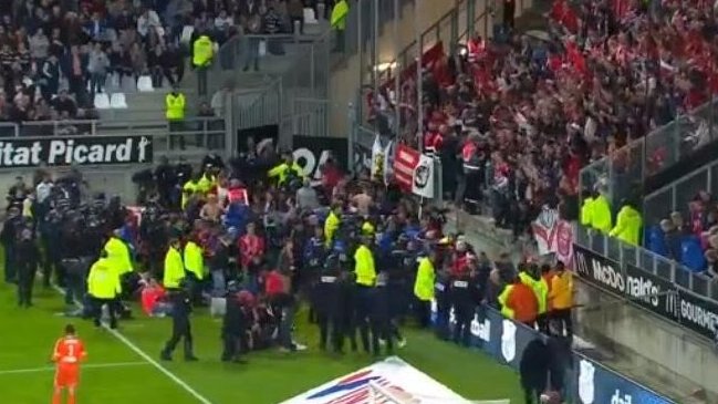 Duelo entre Amiens y equipo de Bielsa se suspendió por colapso de una tribuna