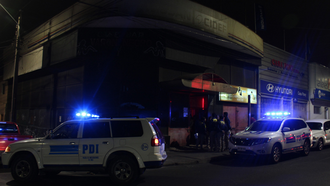 Arica: PDI halló a una menor compartiendo con clientes en el cabaret de su madre