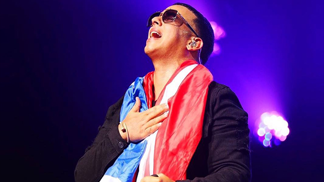 Daddy Yankee entregó en persona ayuda para damnificados en Puerto Rico