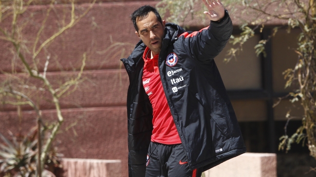 Claudio Bravo, Alexis Sánchez y Charles Aránguiz llegaron a Santiago