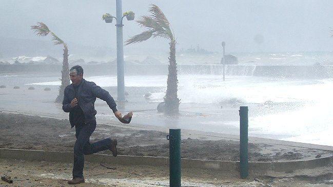 Armada anunció marejadas con olas de cuatro metros de martes a sábado