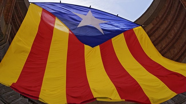 Empresarios y trabajadores llaman a paralizar Cataluña este martes