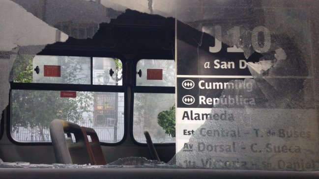 Encapuchados quemaron bus del Transantiago