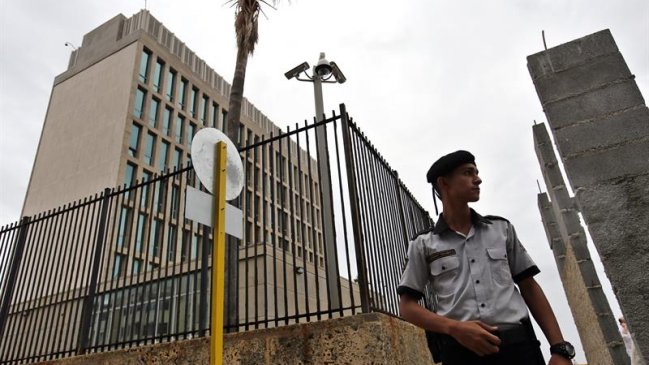 EE.UU. expulsó a 15 funcionarios de la embajada cubana en Washington