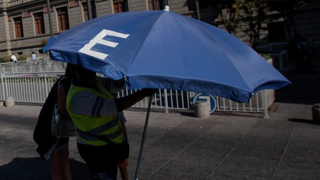 Cuidadores de autos protestaron por instalación de parquímetros en Viña del Mar