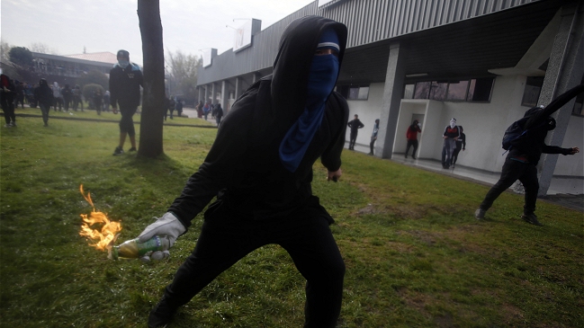 Tribunal condenó a prisión a joven por lanzar bomba molotov en marcha