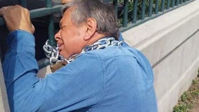 Luis Plaza se encadenó a Chilevisión para alegar su inocencia en el caso Basura