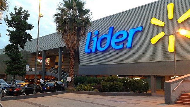 Corte confirmó condena a supermercado por robo en estacionamiento