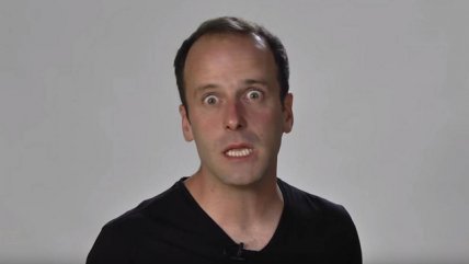   Stefan Kramer se divierte imitando a Luis Miguel 