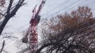 Trabajador protestó en grúa de obra en construcción